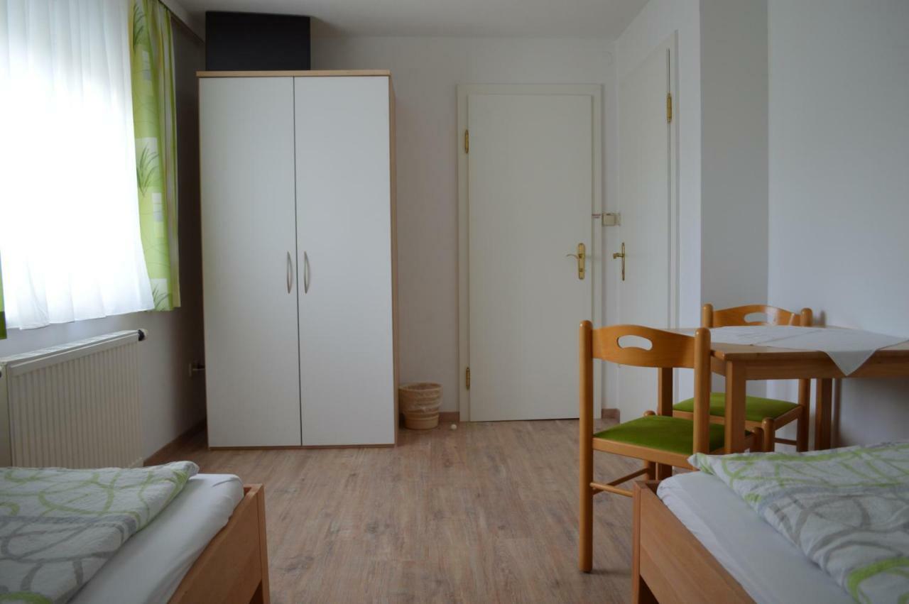 Fruehstueckspension Sterr Strebersdorf エクステリア 写真