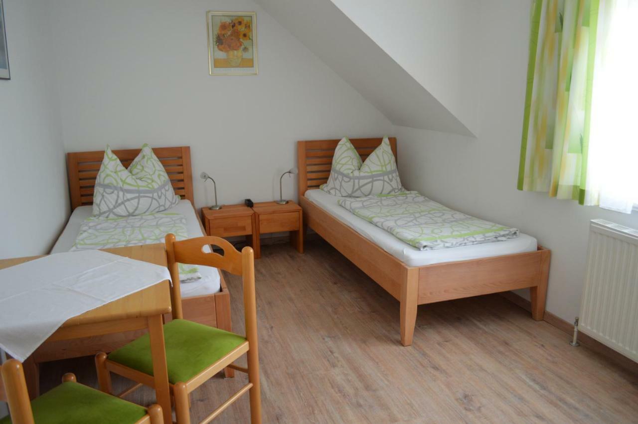 Fruehstueckspension Sterr Strebersdorf エクステリア 写真